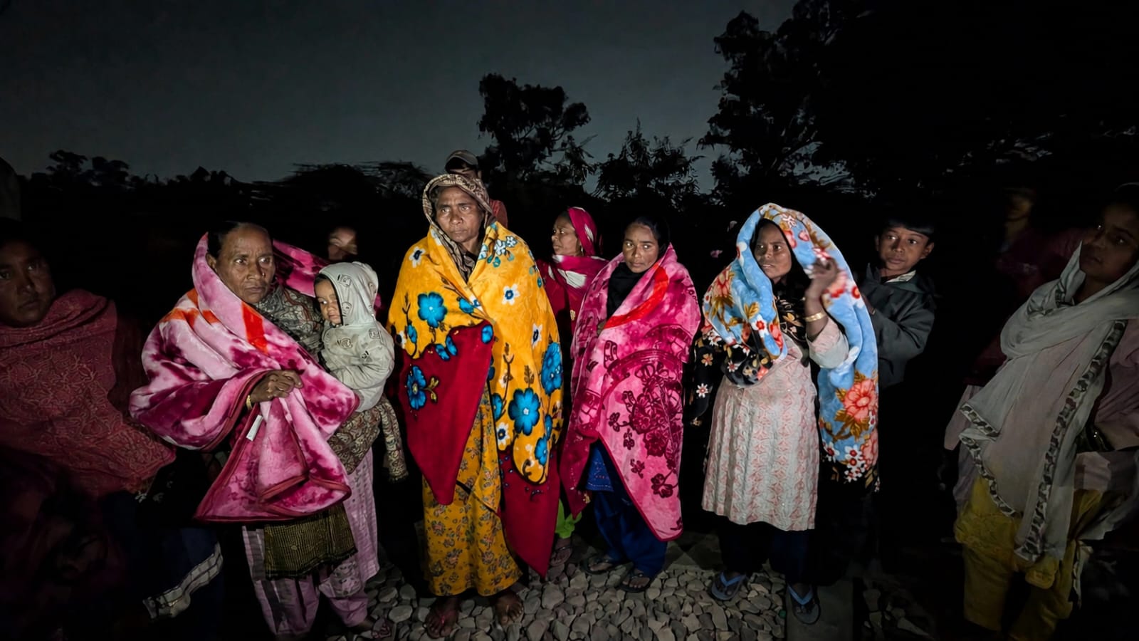 Night relief distribution to women and children